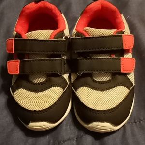 Toddler Gerber size 6 sneakers